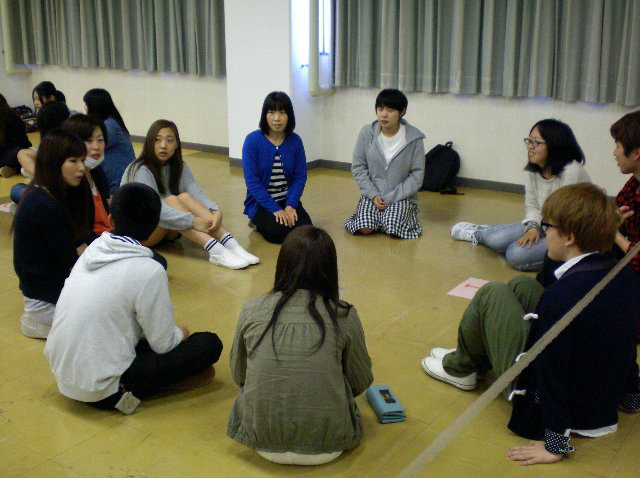 学友会交流会② 懇談の様子